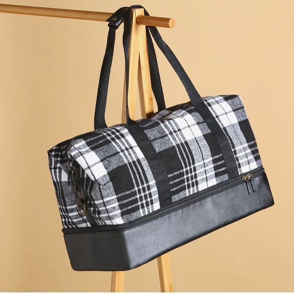 DSW Handbags - NWT black and white plaid weekender bag with shoe pouch